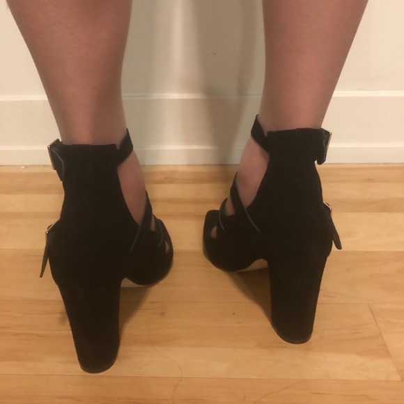 Manolo Blahnik NWT Bukhai black buckle heels 6.5 - Picture 8 of 8